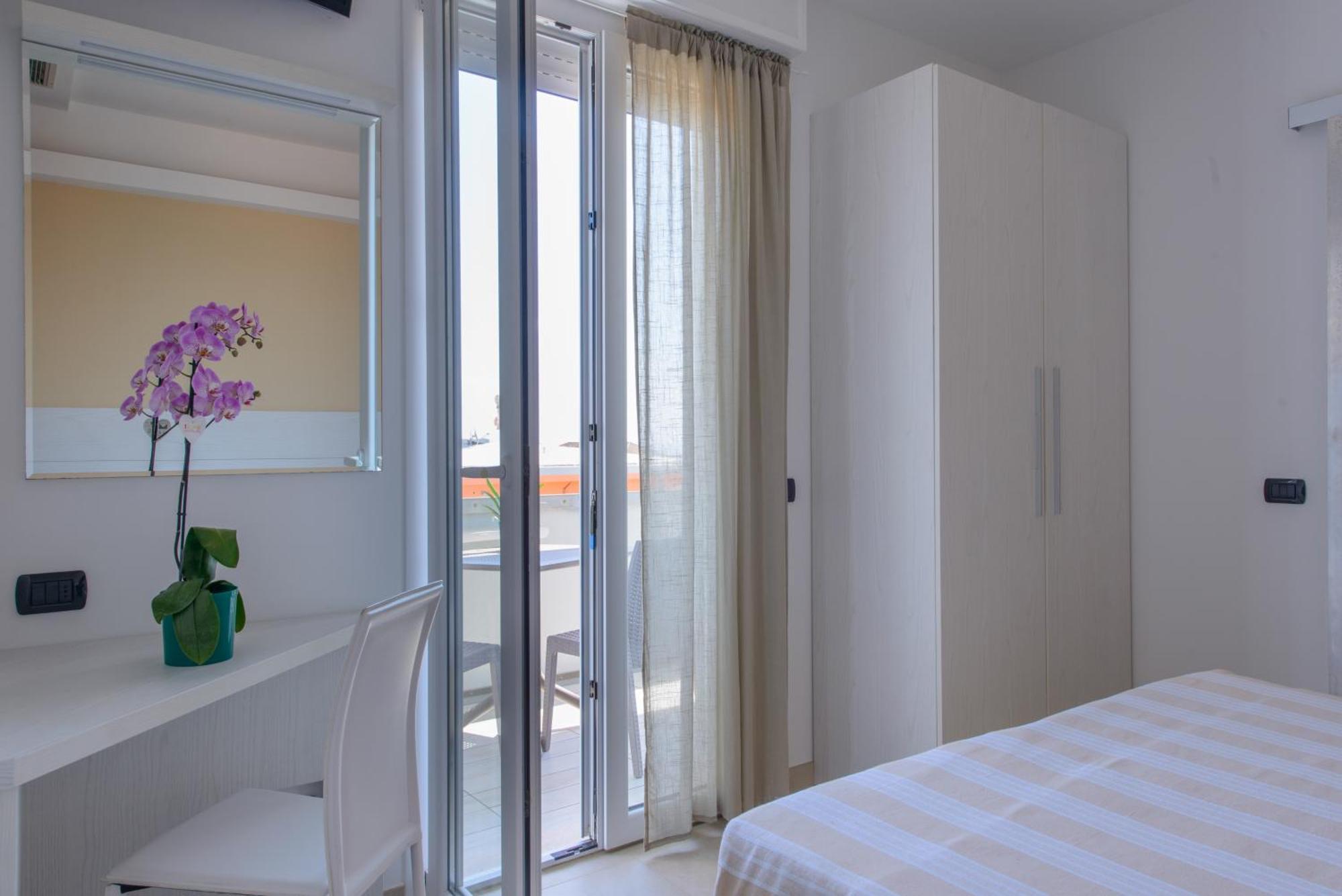 Hotel Sans Souci リミニ エクステリア 写真